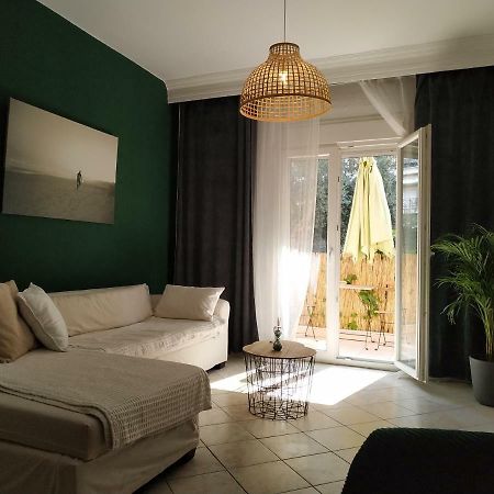 Bright Apartment Steps From The Sea Thessaloniki Exterior foto